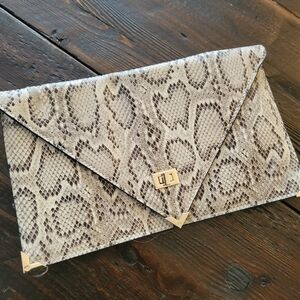 NEW NWOT Elegant Snakeskin Clutch